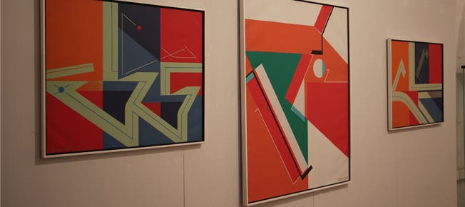 Blick in die Ausstellung, welche dem abstrakten Alterswerk des Künstlers gewidmet ist. Kel