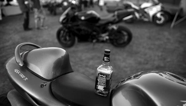 Ein Alkoholtest ergab, dass der Motorradfahrer angetrunken war. (Symbolbild)