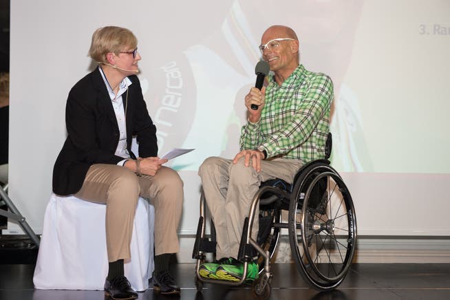 Heinz Frei wird für 2 Vizeweltmeistertitel (Strassenrennen, Zeitfahren) und Bronze (Team Relay) an den Para-cycling Weltmeisterschaften 2015 geehrt.