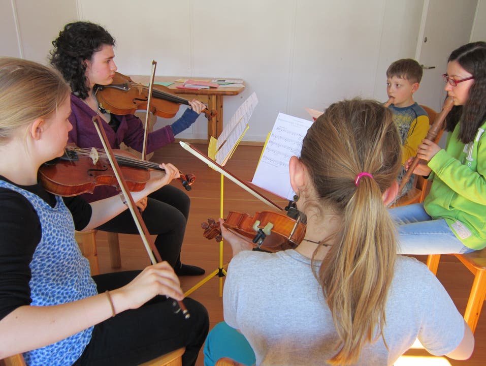 Einige Projekte entstehen auch spontan, wie diese geleitete Improvisation von allen Kindern gespielt auf ihren Instrumenten.