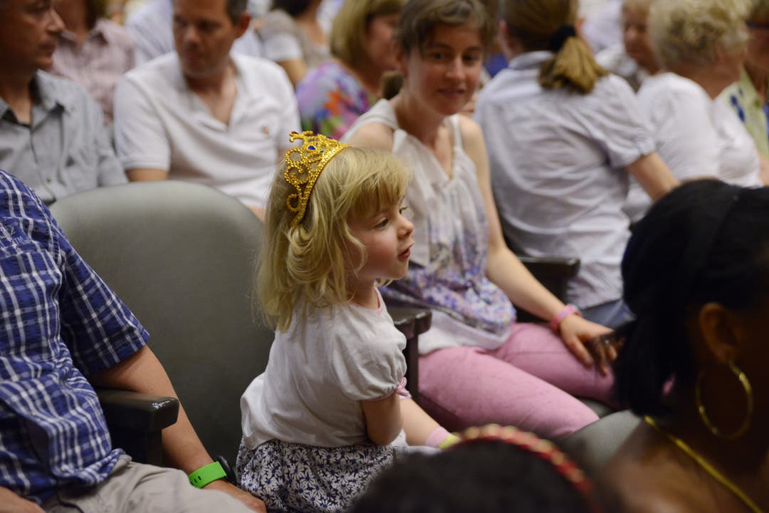 Eine kleine Prinzessin im Publikum