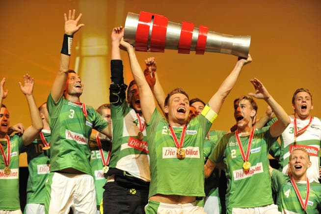 Wiler-Ersigen gewinnt den ersten Supercup im Hallenstadin.