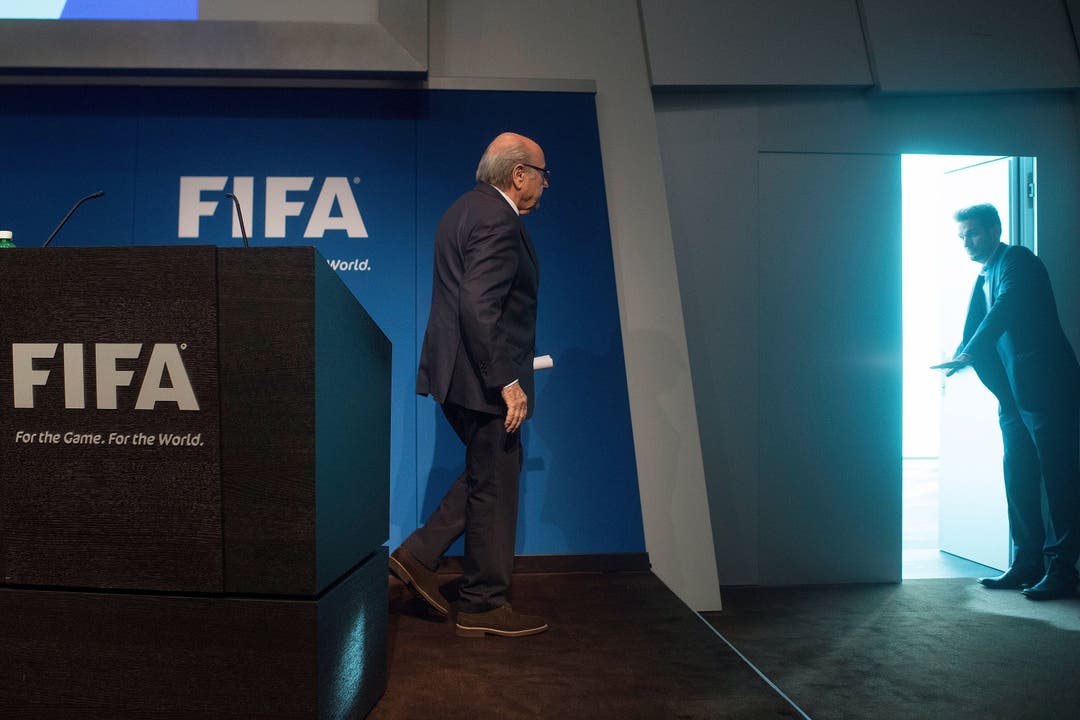 2. Juni 2015 Überraschend verkündet Sepp Blatter seinen Rücktritt. Dies, nachdem nur wenige Stunden zuvor Fifa-Generalsekretär Jérôme Valcke mit ersten Vorwürfen eingedeckt wird.