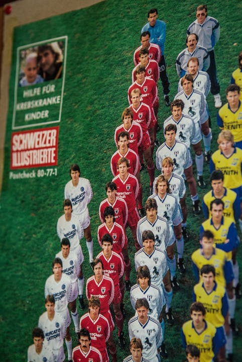 Auf dem Poster mit dem FC Aarau steht Trainer Hitzfeld.
