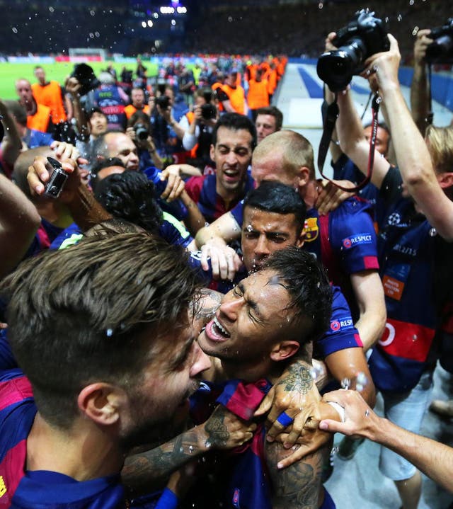 Champagner-Dusche für die Barcelona-Spieler.