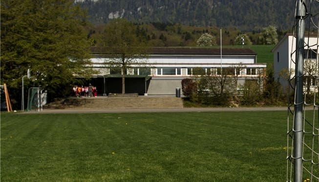 Gibt Anlass zu Diskussionen: Sportwiese beim Schulhaus.