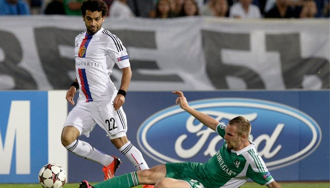 Basels Salah erzielte gegen Ludogorez zwei Tore und liess unter anderem Cosmin Moti (rechts) alt aussehen.