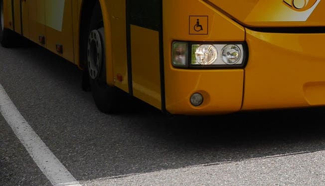 Ein Schnellbus von Postauto aus dem Aargau in Richtung Zürich hatte die Extra-Busausfahrt verpasst. (Symbolbild)