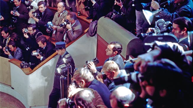 Zu sehen im Ringier Bildarchiv: Ansturm der Fotoreporter bei der Präsentation von Sophia Lorens neugeborenen Sohn, im Januar 1969 in Genf.