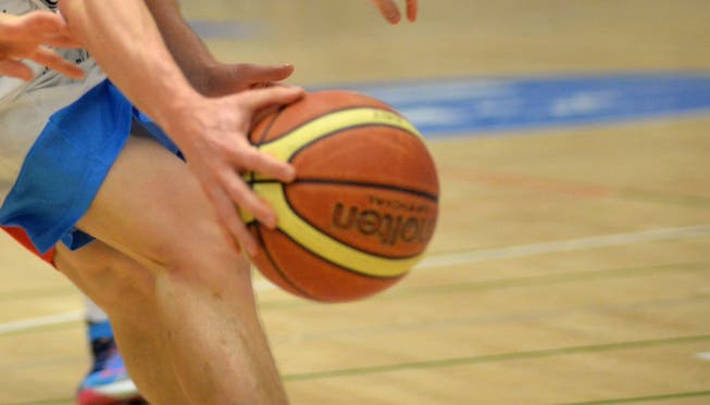 Das Basketballteam der Alten Kanti Aarau siegte gegen Meyrin.