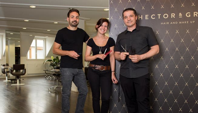 Hector De Masi mit Mitarbeiterin Patricia Feusi und Geschäftspartner Ramon Grimm (v. r.) im neuen Salon.
