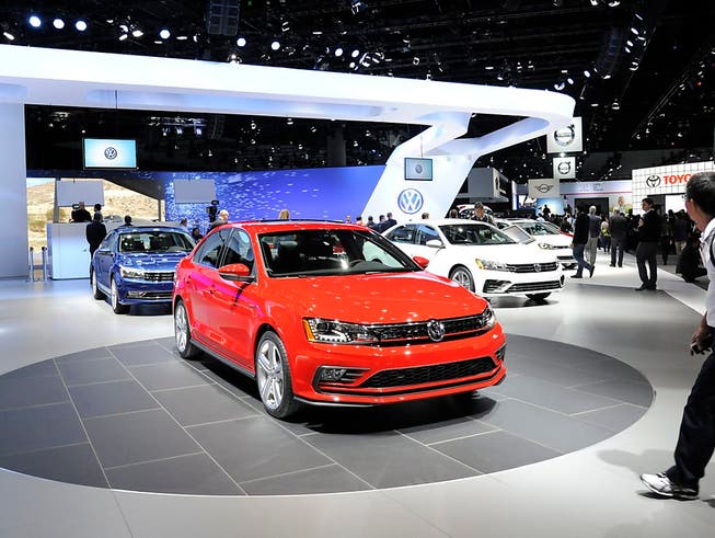 Ein Volkswagenmodell bei der laufenden US-Autoshow in Kalifornien. Der deutsche Autokonzern hat in den USA einen Rückrufplan für die vom Abgas-Skandal betroffenen VW-Modelle vorgelegt.