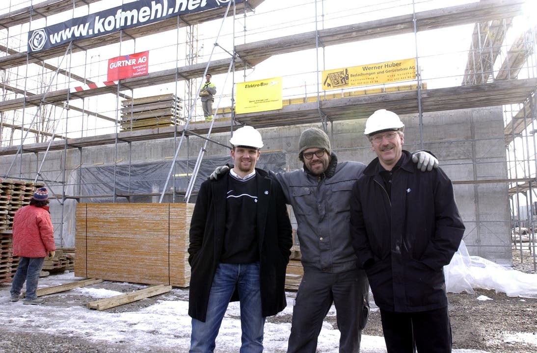 Die Architekten Reto Mosimann und Jürg Stäuble mit Toni Kaufmann (Mitte) im Februar 2005.