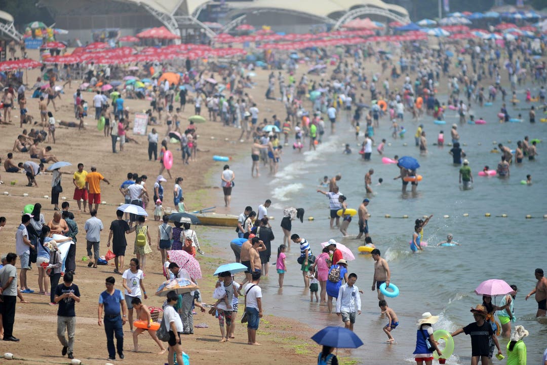 Der Strand von Qingdao im Osten von China, Provinz Shangdong.