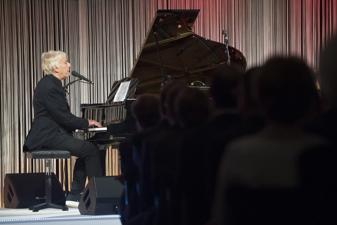 Der britische Musiker John Cale begleitete die Preisverleihung