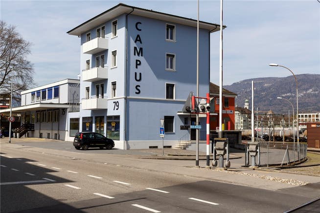 Der International School in Solothurn laufen die Schüler davon – jetzt greift die Wirtschaft ein.