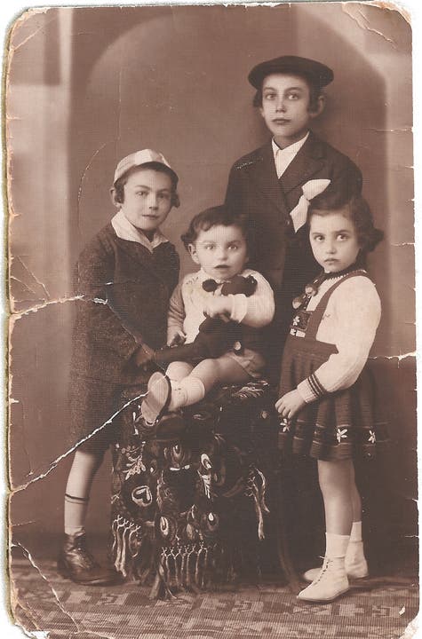1939: Shlomo Graber (hinten) mit seinen Geschwistern. ZVG