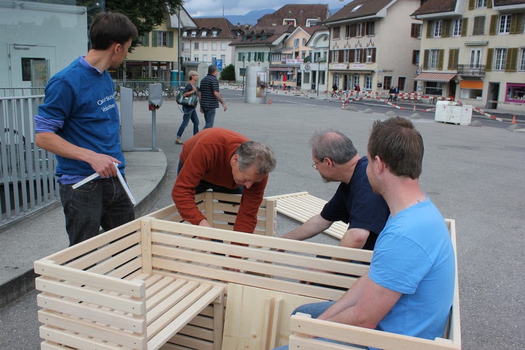 Gut die Hälfte des Helferteams bestand aus Mitarbeitenden der Credit Suisse Solothurn, die im Rahmen der jährlichen Freiwilligeneinsätze mithalfen.