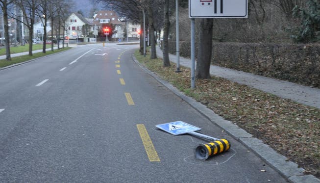 Ein solcher Pfosten wurde von einem Autofahrer an der Neuenhoferstrasse umgefahren. (Symbolbild)