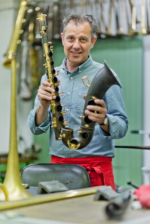 Thomas Inderbinen und sein Team stellen handgemachte Instrumente. So etwa Saxophone, Trompeten oder Querflöten.