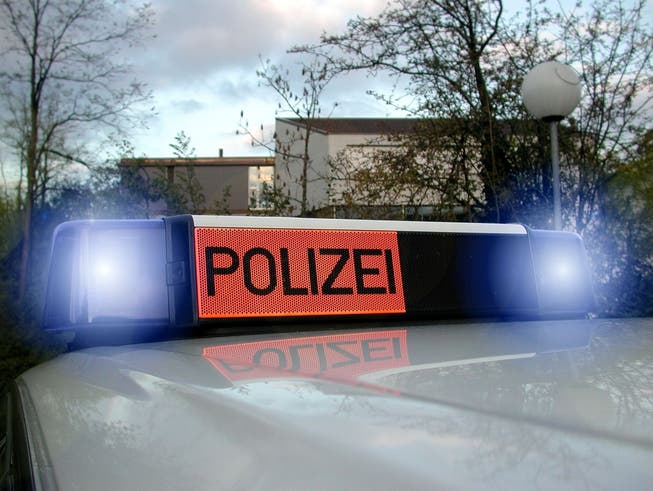 Nach der Kollision von zwei Autos in Mellingen sucht die Polizei nach Zeugen. (Symbolbild).