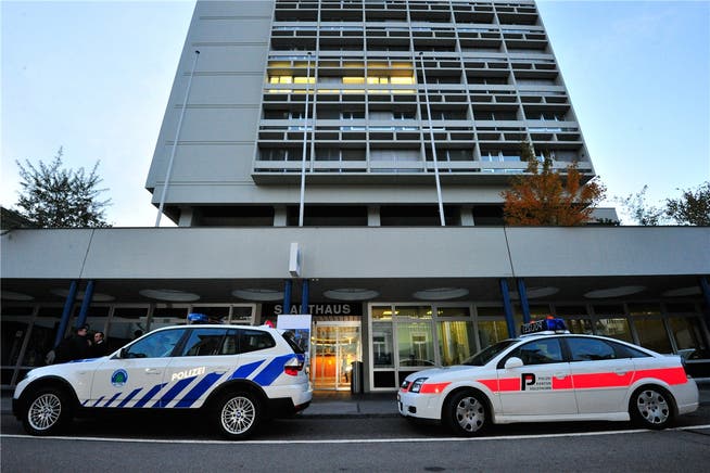 Ab 2016 wird es in Olten nur noch eine Sorte Polizeiautos geben – die rot markierten der Kantonspolizei.