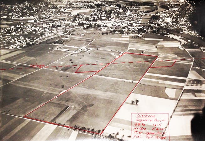 Solothurn noch ohne Weststadt: Die Aufnahme vom 19. April 1940 zeigte das Areal des Flugplatzes und die Leitung der AEK