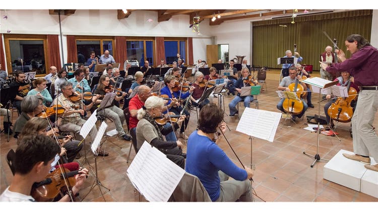 Die beiden Orchester Camerata aargauSüd und MG Concordia im Gleichtakt