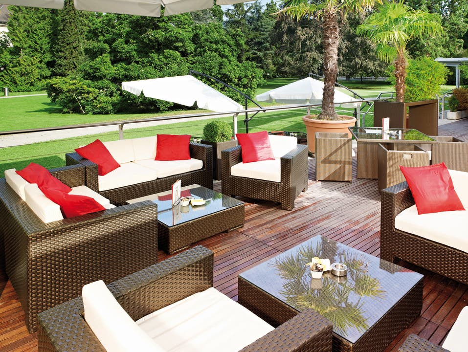 Die Lounge auf der Terrasse des Restaurants Casino Baden