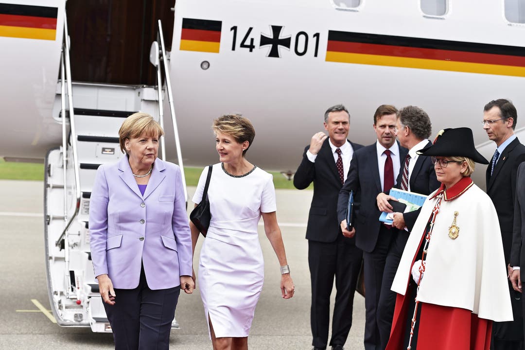 Merkel wird von Sommaruga empfangen