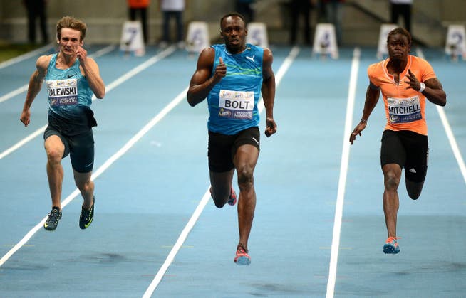 Usain Bolt (Mitte) sprintet in Warschau seinen Gegnern einmal mehr davon.