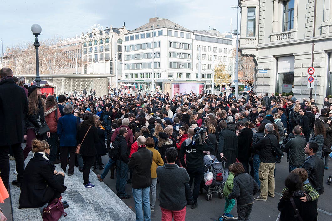 Hunderte kamen an die Gedenkfeier in Zürich