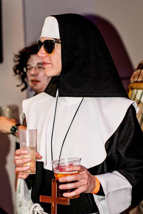 Auch eine Nonne darf sich einen Drink gönnen.