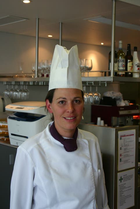 Nicht nur die Kompetenzen in der Küche, auch die Deutschkenntnisse werden in der Ausbildung verbessert, sagt Kochinstruktorin Manuela Schmied