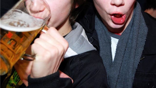 14 von 20 Verkaufsstellen im Zurzibiet haben illegal Alkohol an Jugendliche verkauft.
