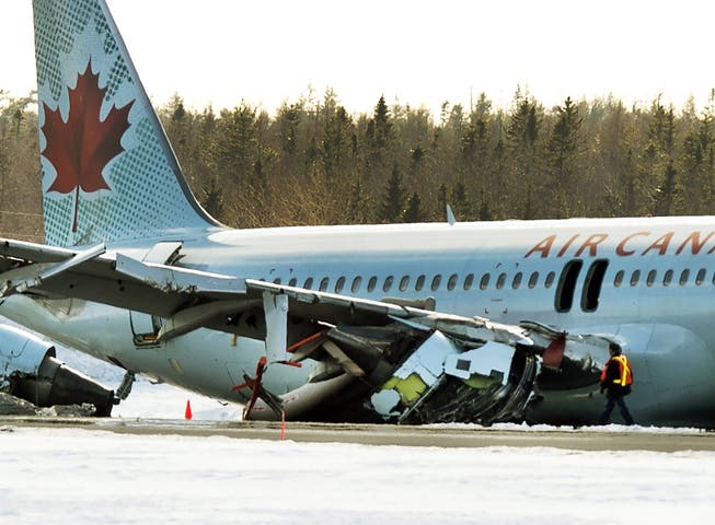 Mehrere Verletzte nach Bruchlandung von Air-Canada-Maschine