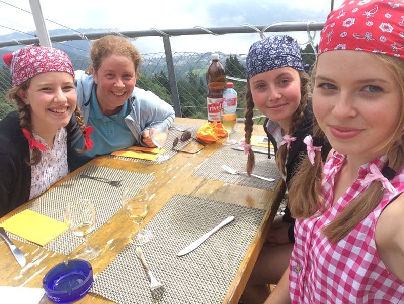 Mit den Alpen-Girls bei der Mittagspause der Wanderung auf die Alpschwänd, Hergiswil.