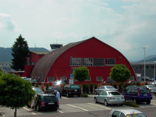 Der Bider-Hangar am Flughafen Bern.