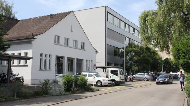 Die beiden BWZ-Schulhäuser an der Annerstrasse möchte der Kanton für die Berufsfachschule Gesundheit und Soziales mieten.