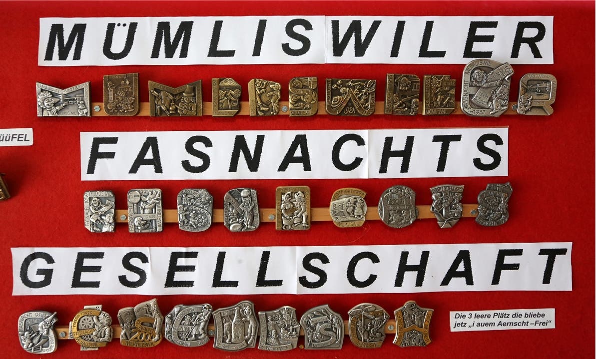 Gustav Grolimunds Plaketten für die Mümliswiler Fasnachtsgesellschaft