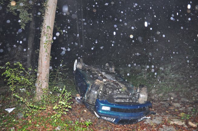 Das Unfallauto, ein blauer BMW Cabrio