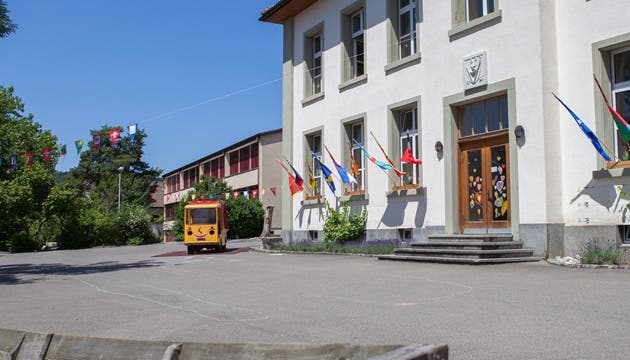 Schulhaus in Teufenthal.