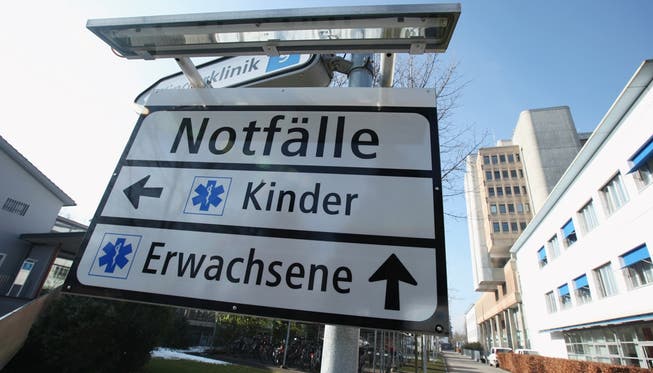 Wegweiser zum Kantonsspital Aarau: Mit Beginn der Bauarbeiten führen nicht mehr alle Wege zum Spital.