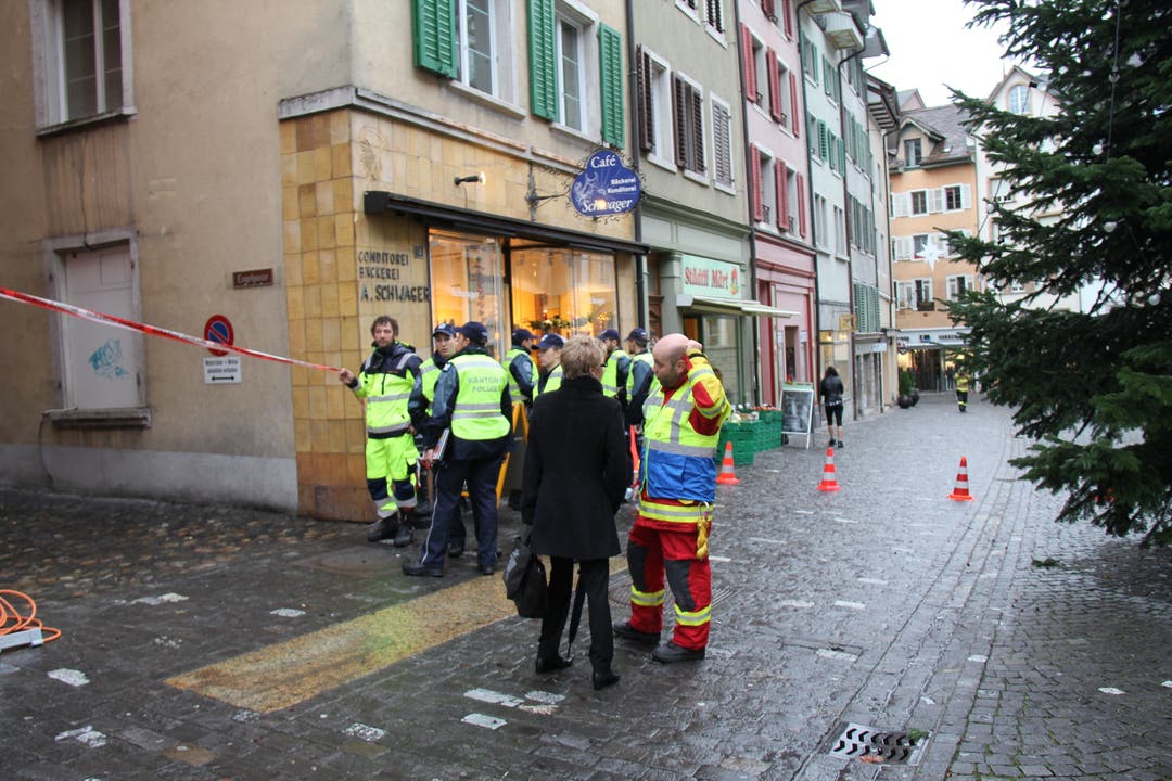 Die Kantonspolizei hat die Ermittlungen zur Brandursache eingeleitet.