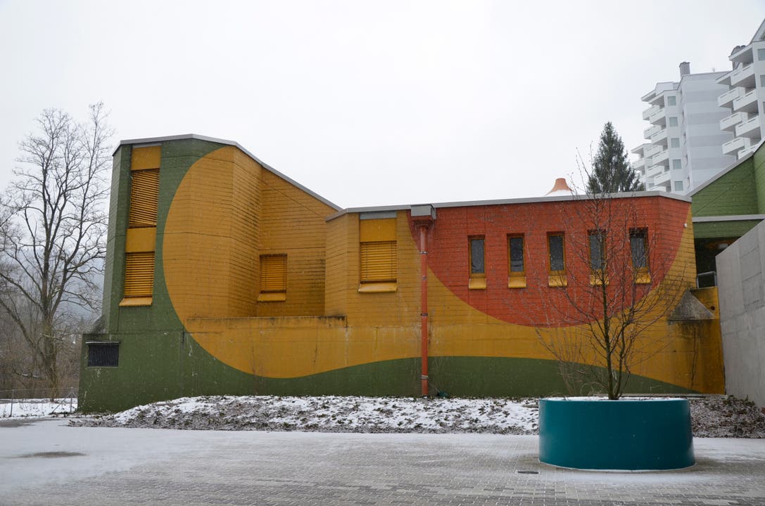 Noch ist der Kindergarten in den alten Siedlungsfarben gehalten. Im Sommer soll auch er in den neuen Farbtönen gestrichen werden.