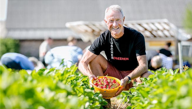 Rolf Knöpfel (62) hat vor zwei Jahren mit der Frühpensionierung das Ingenieurbüro mit dem Erdbeerfeld und dem Rennvelo getauscht.