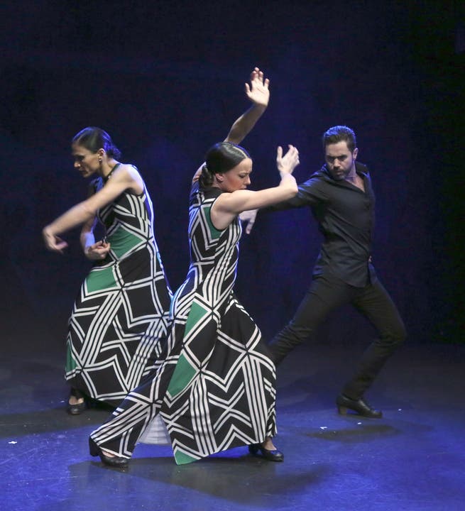 «Flamencos en route» tanzen zu spanischen Weihnachtsliedern am «Sprinzlas d’advent» im ThiK.