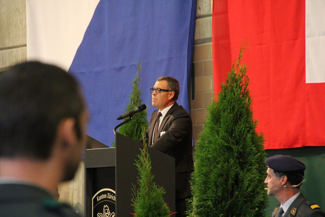 Regierungsrat Ernst Stocker verabschiedete die Soldaten mit einer Rede.