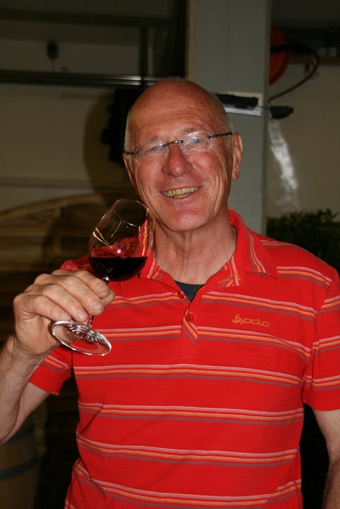 Georg Stoller, Rentner aus Wettingen: «Wein bedeutet für mich Lebensqualität. In Massen getrunken, ist er ein sehr angenehmer Begleiter. An den ‹Trottentagen› bin ich längst Stammgast, denn Aargauer Weine sind mir, nebst dem Tessiner Merlot, die liebsten.»