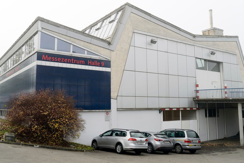 Rund 250 Asylsuchende werden ab Januar 2016 in Zürich-Oerlikon in das Übergangszentrum in der Messehalle 9 ziehen.